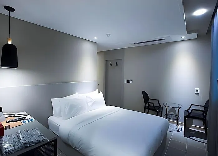 Shinchon Millhaus 4*