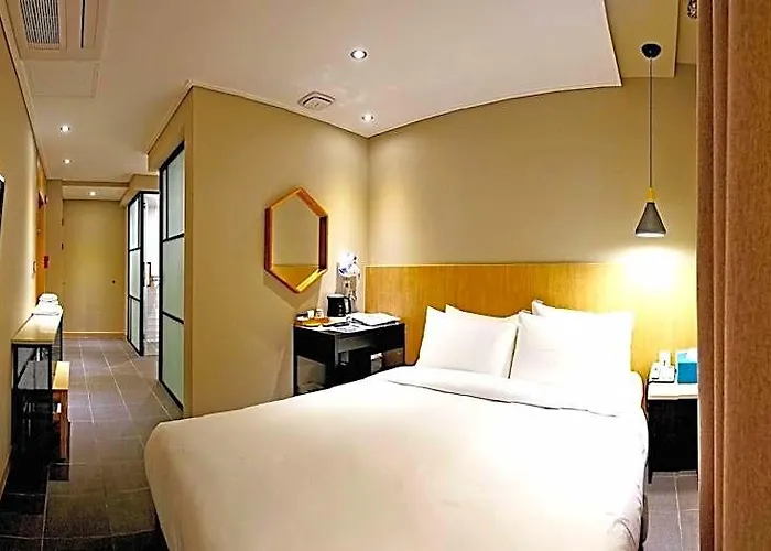 Hotel Shinchon Millhaus 4*